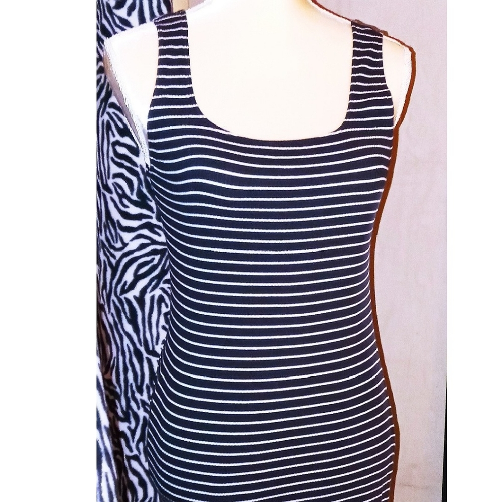 Divided h&m Juniors black and white 90s style casual dress.